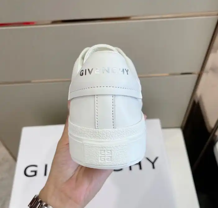 hype Givenchy Sneakers