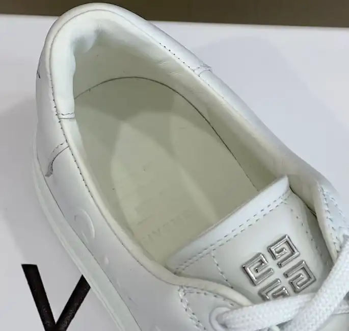 hype Givenchy Sneakers