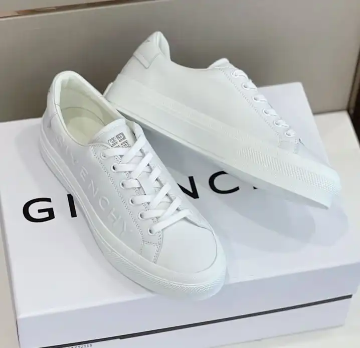 hype Givenchy Sneakers