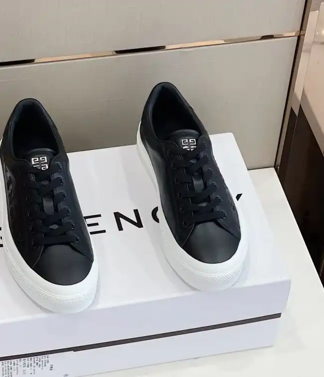 hype Givenchy Sneakers