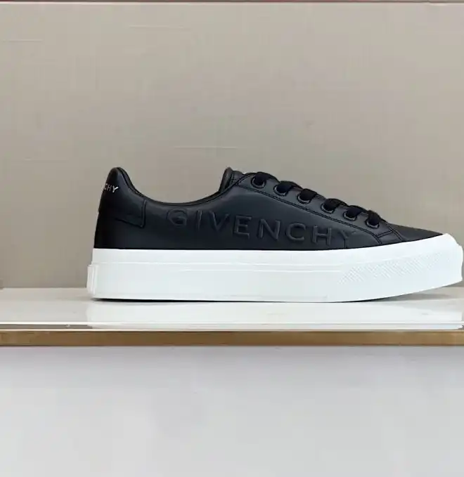 hype Givenchy Sneakers