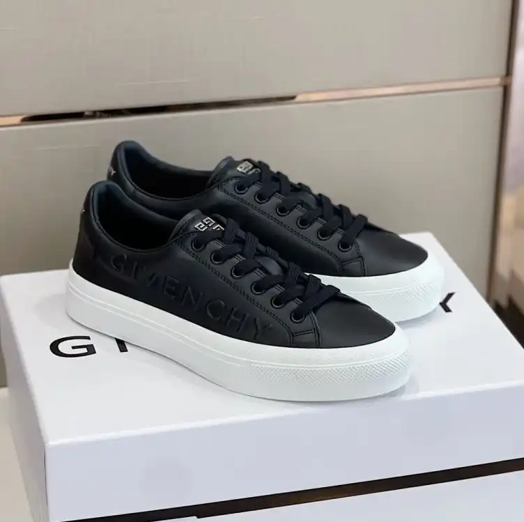 hype Givenchy Sneakers