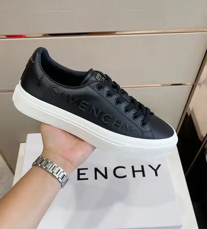 hype Givenchy Sneakers