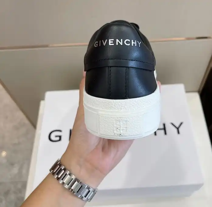 hype Givenchy Sneakers