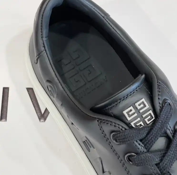 hype Givenchy Sneakers