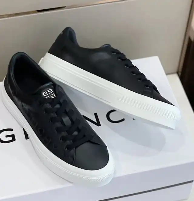 hype Givenchy Sneakers