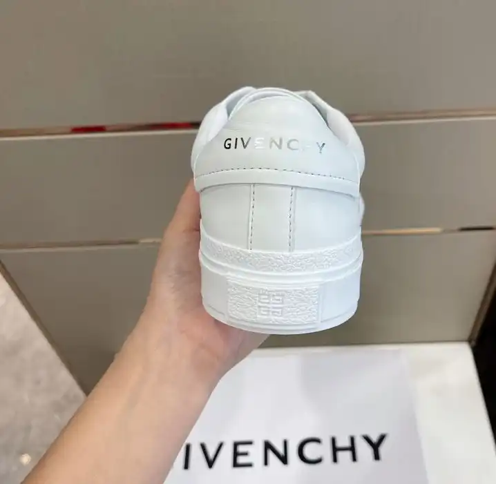 hype Givenchy Sneakers