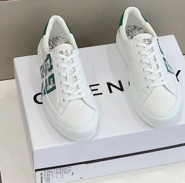 hype Givenchy Sneakers