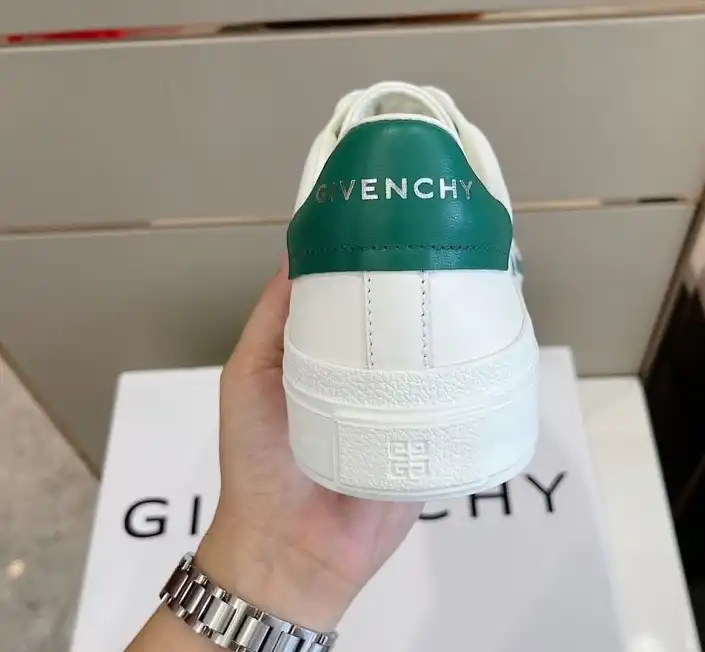 hype Givenchy Sneakers