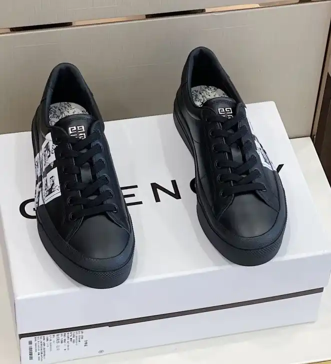 hype Givenchy Sneakers