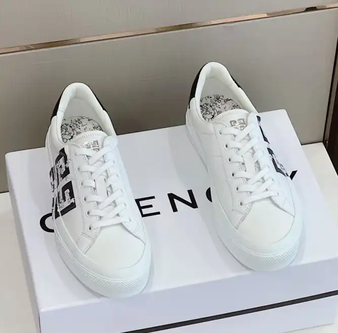 hype Givenchy Sneakers