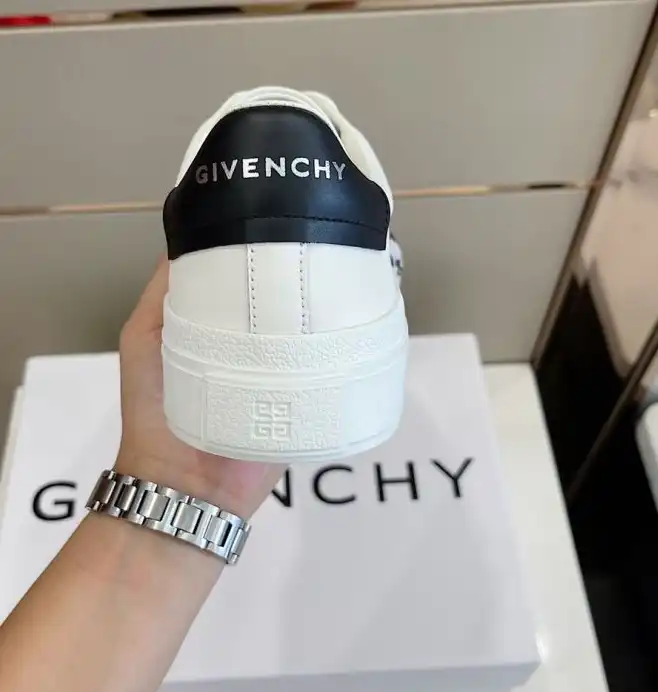 hype Givenchy Sneakers