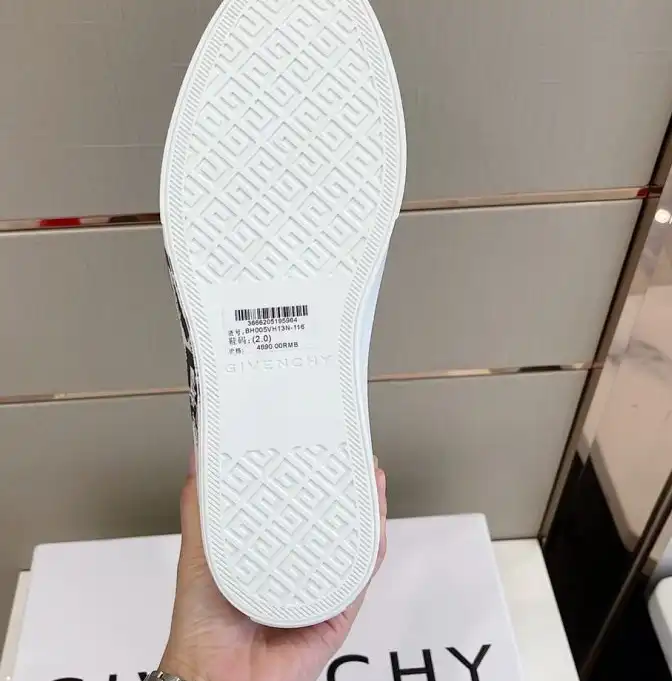 hype Givenchy Sneakers