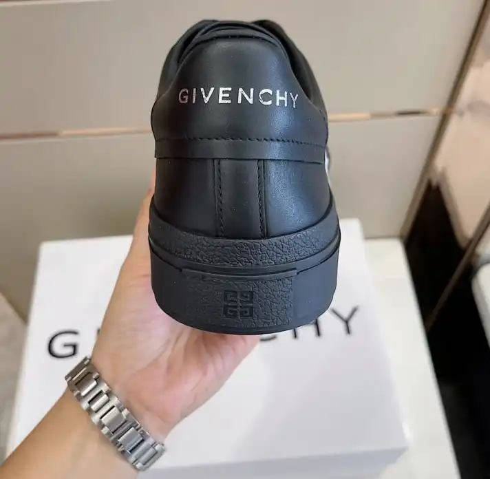 hype Givenchy Sneakers