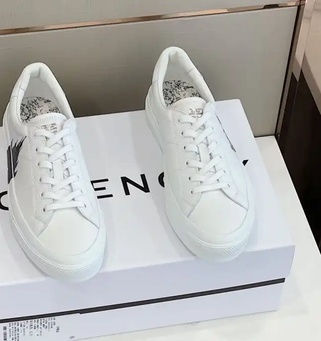 hype Givenchy Sneakers