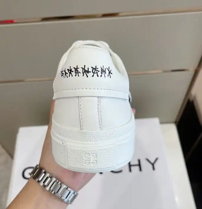 hype Givenchy Sneakers