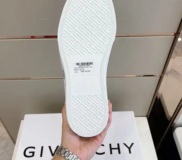 hype Givenchy Sneakers