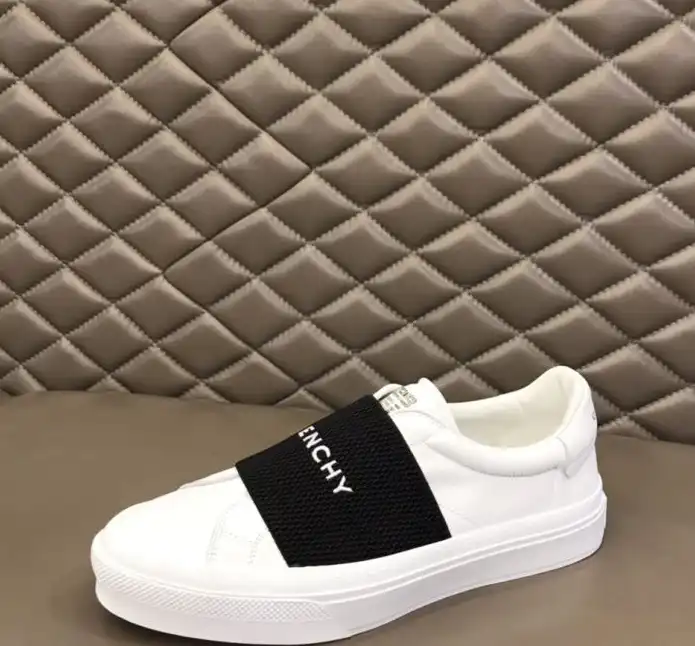 hype Givenchy Sneakers