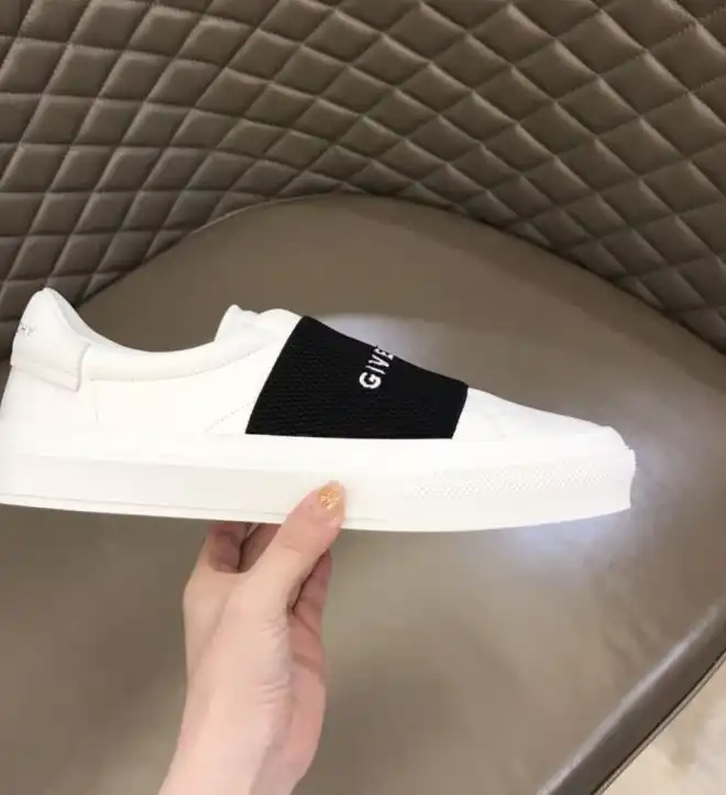 hype Givenchy Sneakers