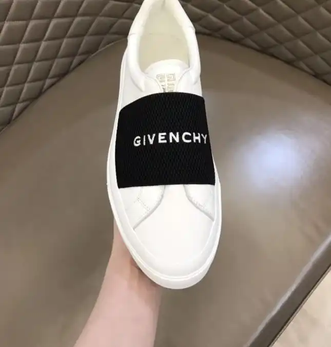 hype Givenchy Sneakers