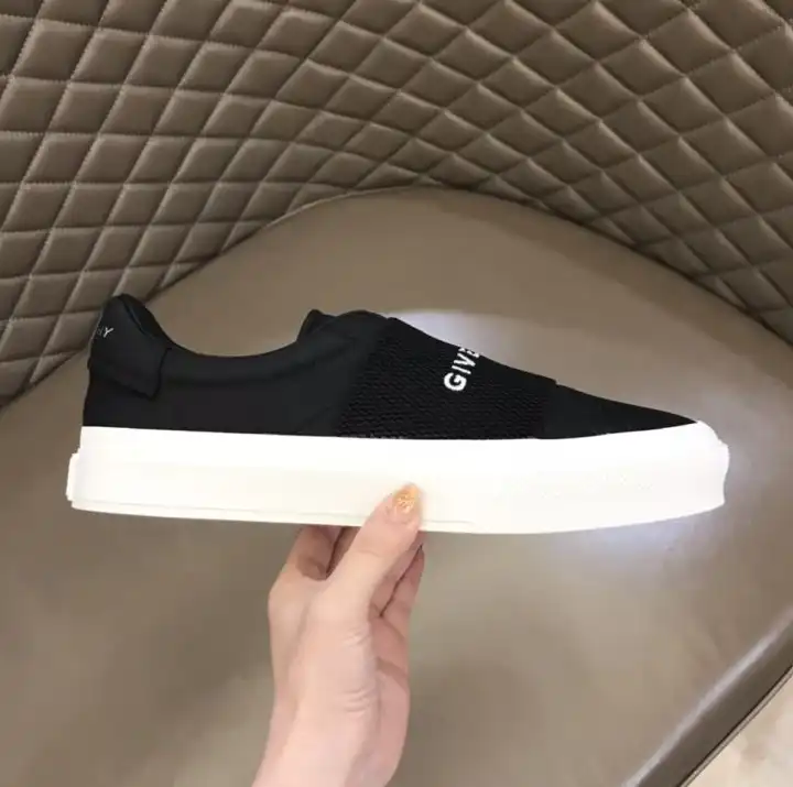 hype Givenchy Sneakers