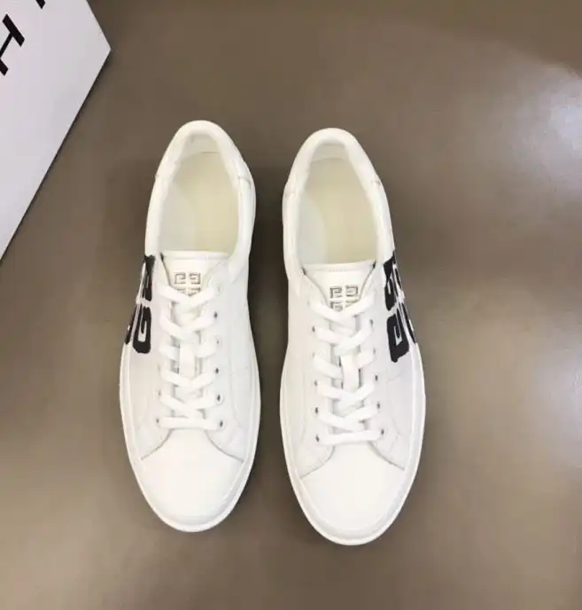 hype Givenchy Sneakers