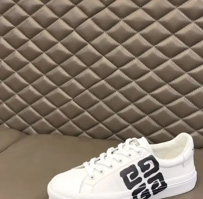 hype Givenchy Sneakers