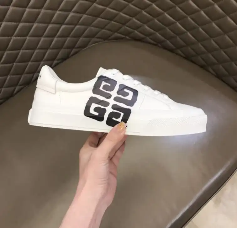 hype Givenchy Sneakers