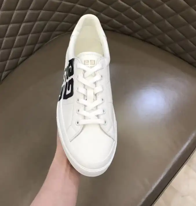 hype Givenchy Sneakers