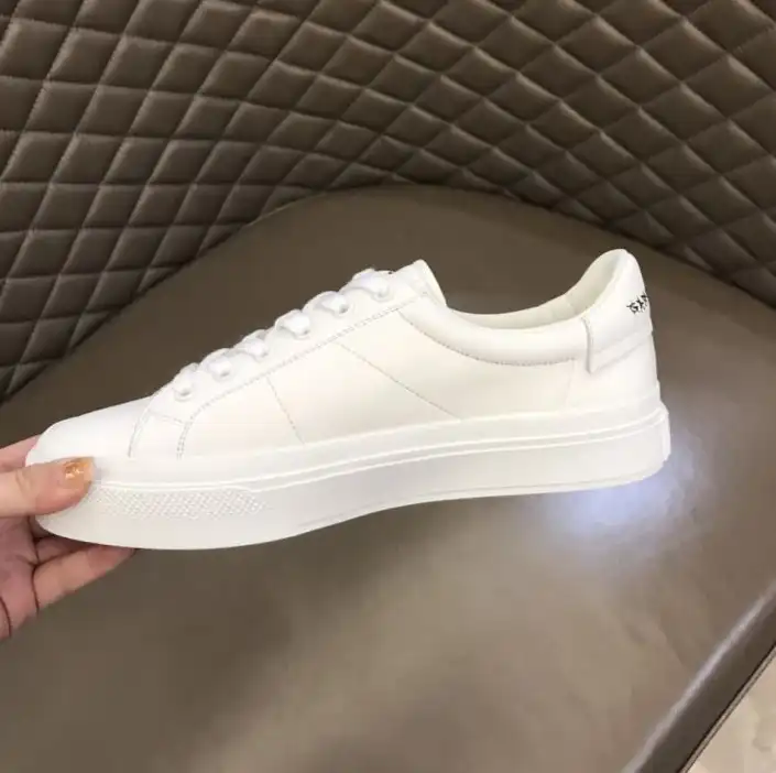 hype Givenchy Sneakers