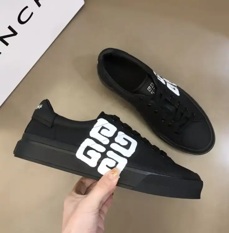 hype Givenchy Sneakers