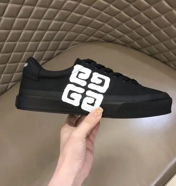 hype Givenchy Sneakers