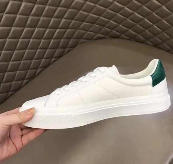 hype Givenchy Sneakers