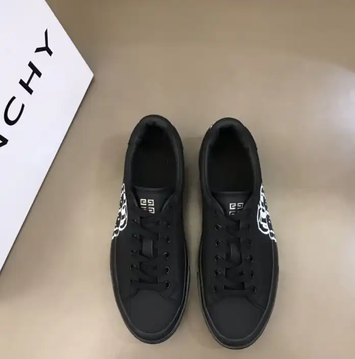 hype Givenchy Sneakers