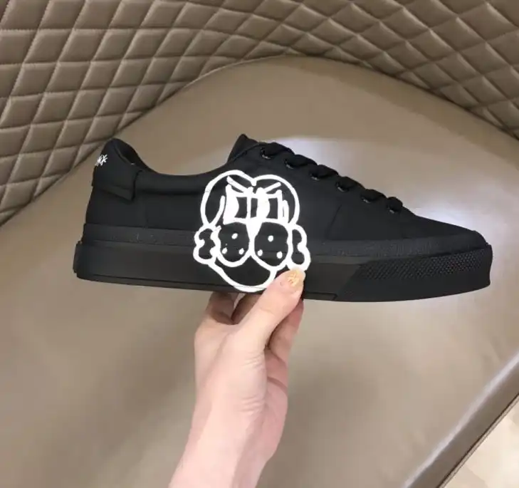 hype Givenchy Sneakers