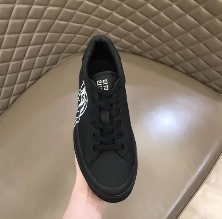 hype Givenchy Sneakers