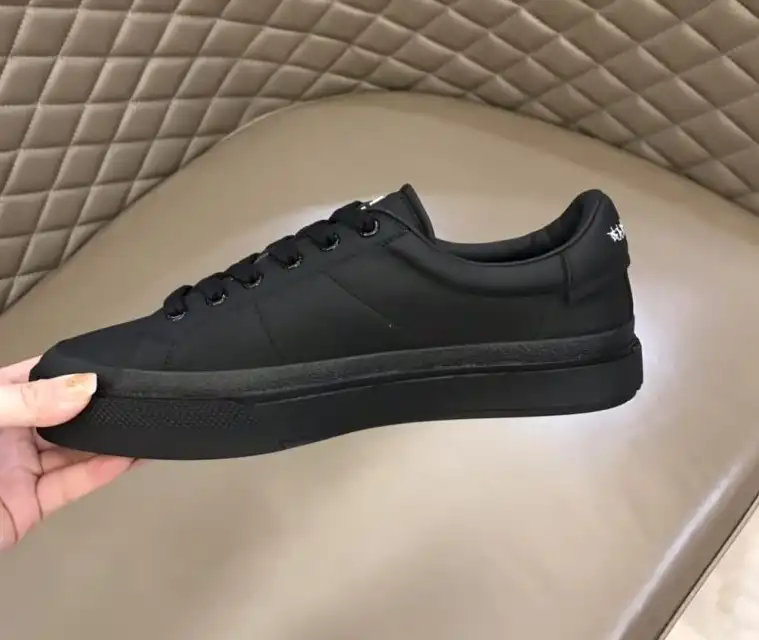 hype Givenchy Sneakers