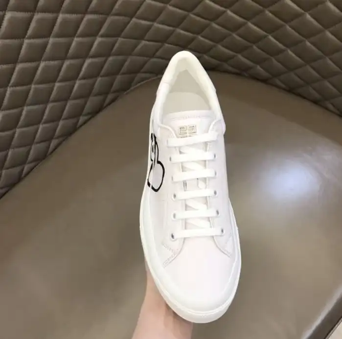 hype Givenchy Sneakers