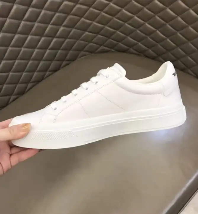 hype Givenchy Sneakers