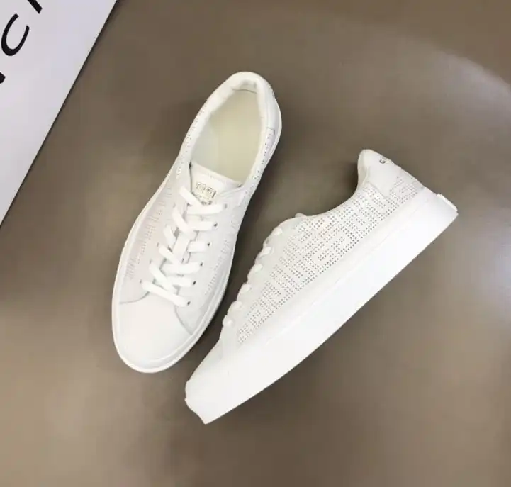 hype Givenchy Sneakers