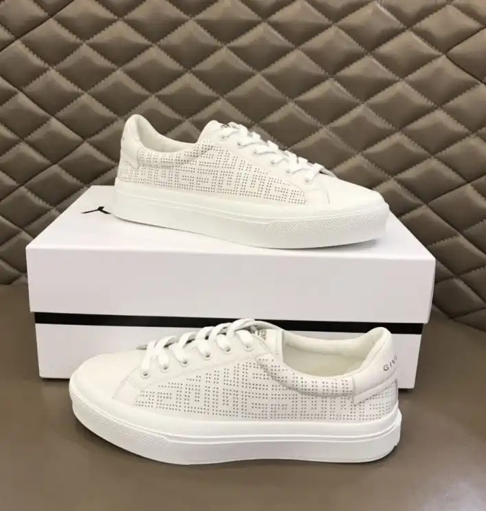 hype Givenchy Sneakers