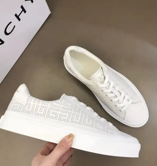 hype Givenchy Sneakers