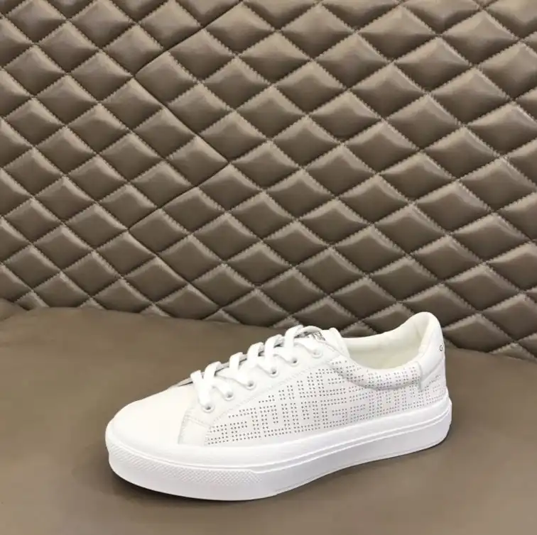 hype Givenchy Sneakers