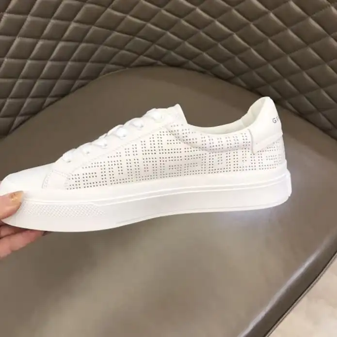 hype Givenchy Sneakers