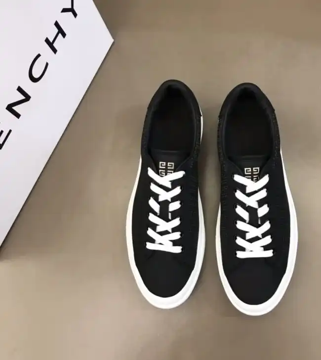 hype Givenchy Sneakers