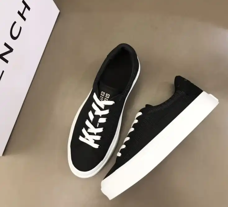 hype Givenchy Sneakers