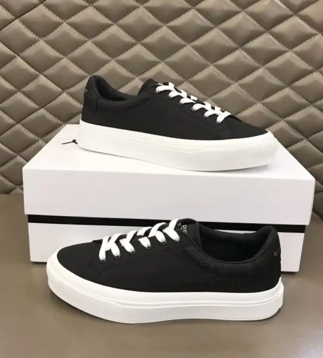 hype Givenchy Sneakers