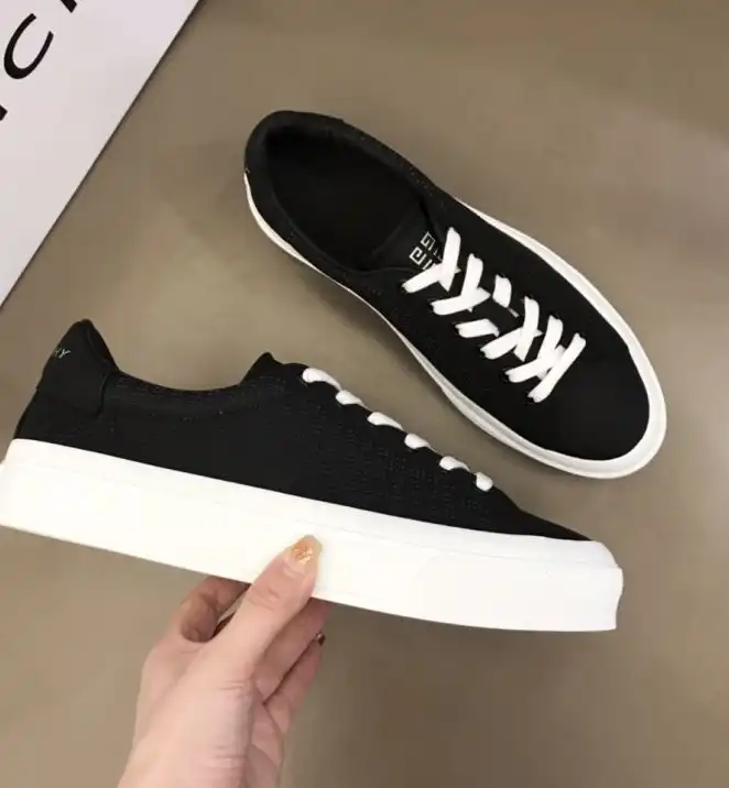 hype Givenchy Sneakers