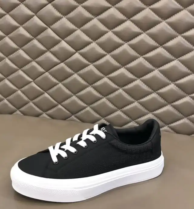 hype Givenchy Sneakers