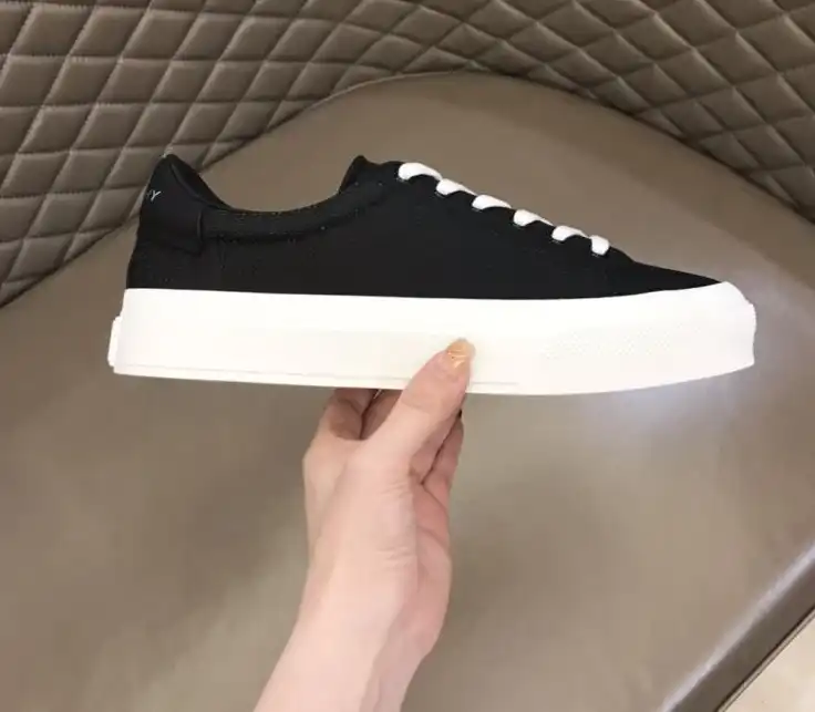 hype Givenchy Sneakers